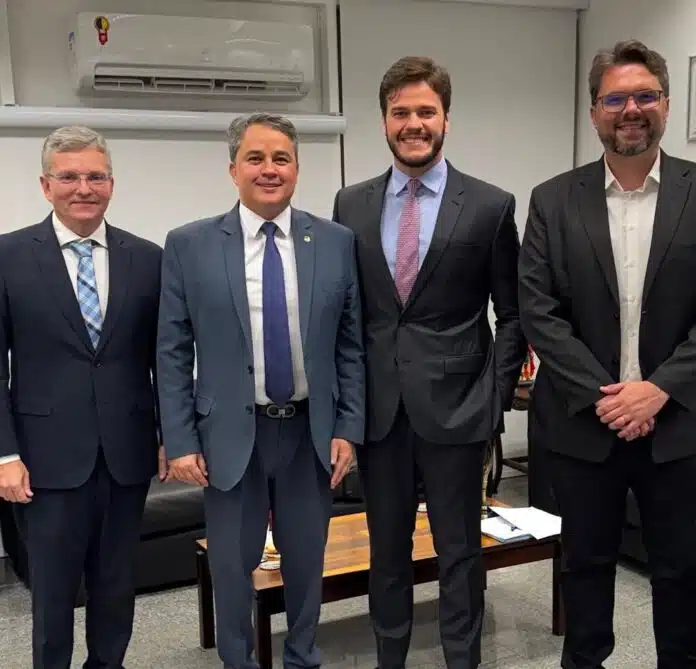 Prefeito Bruno Cunha Lima busca recursos para a saúde em viagem a Brasília