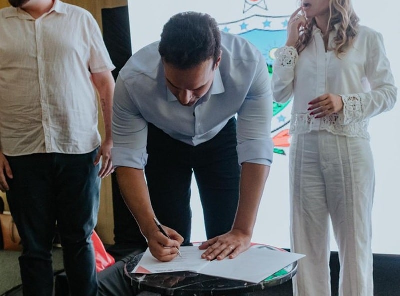 Lucas assina termos de fomento a eventos religiosos e de carnaval em Campina Grande